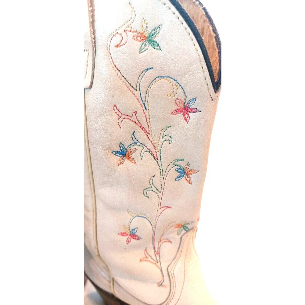 Wrangler Cream Embroidered Heeled Boots - Picture 8 of 11